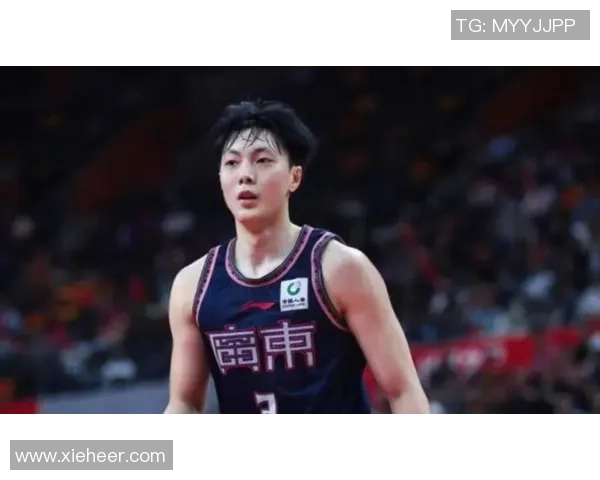 胡明轩全力冲锋引领球队逆袭展现年轻核心非凡领导力